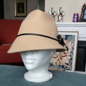 Beautiful New w Tags Filippo Catarzi 100% Wool Tan Hat w Leather Accents